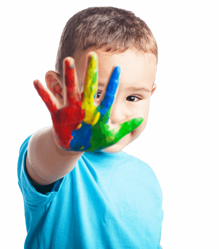 nino-pequeno-con-una-mano-llena-de-pintura-tapandose-la-cara (2)